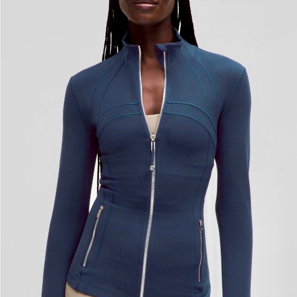 Lululemon Define Jacket in True Navy/Silver color Size 6